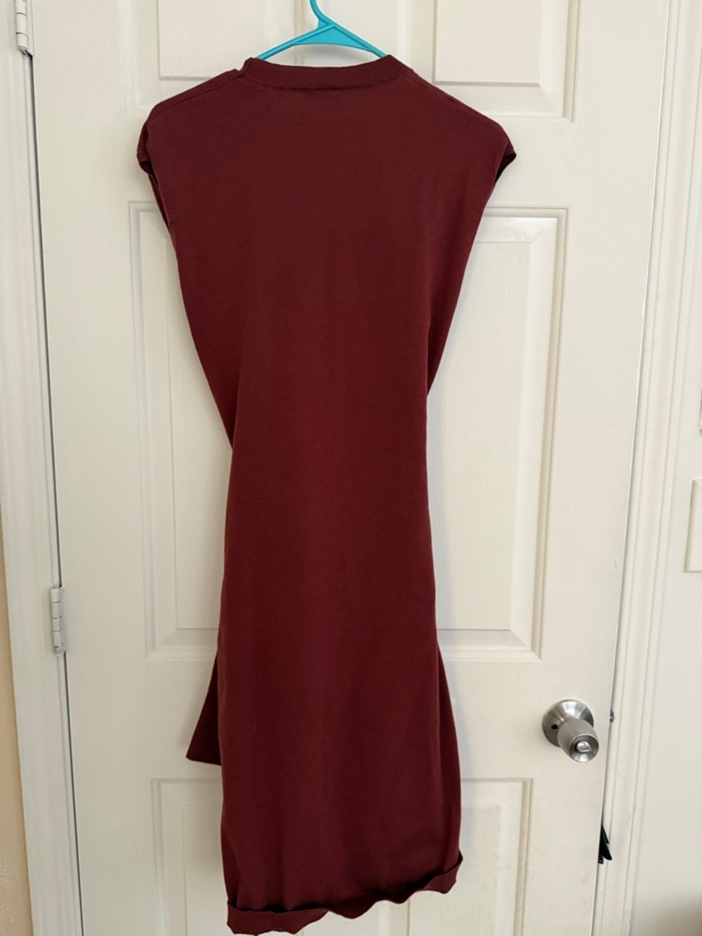 Express Knit Tie-Waist Sleeveless Midi Dress in Wine - Picture 3 of 3